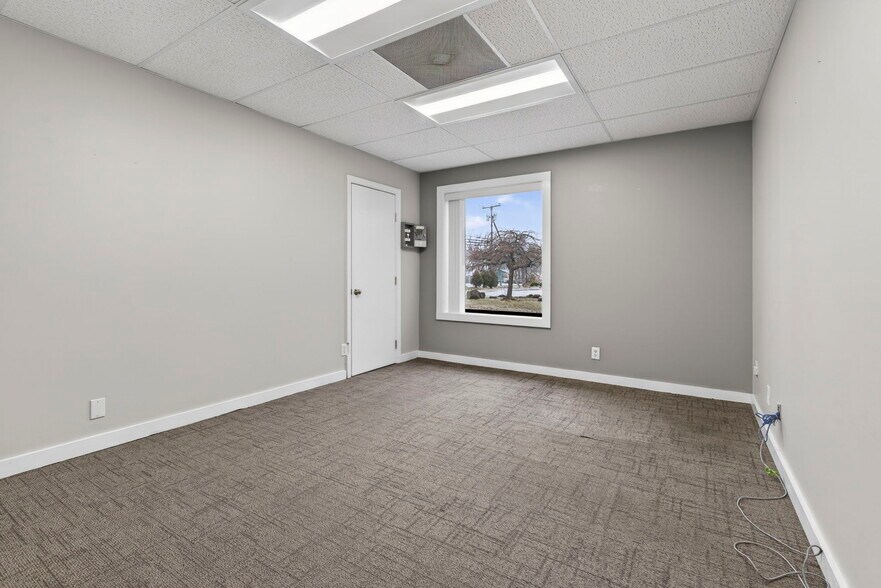 More Photos Of 113 Lafayette Rd, Hampton Falls Light Manufacturing For Lease