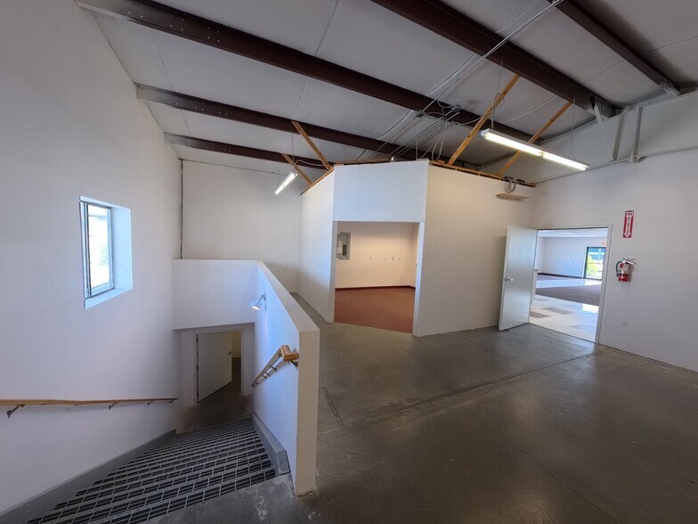 More Photos Of 635 SE Business Way, Bend Showroom For Sale