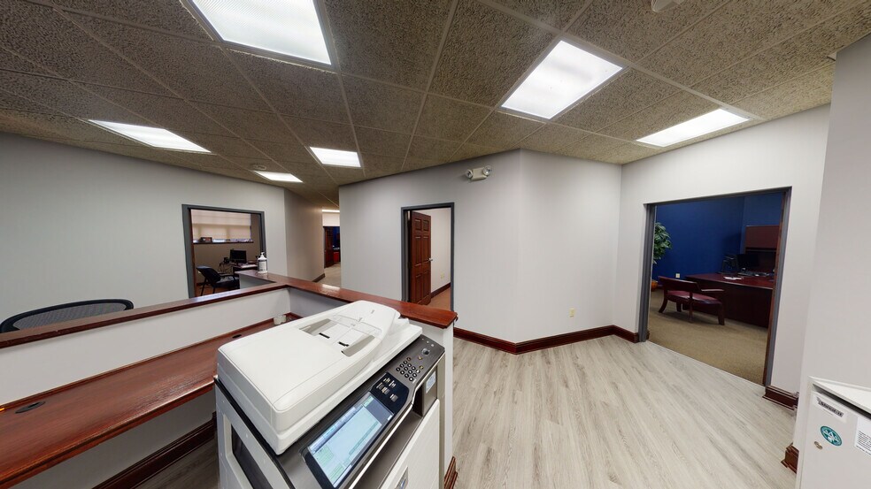 More Photos Of 8544 Hickory Hill Dr, Poland Office For Sale