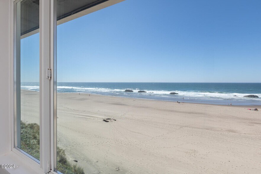 More Photos Of 3929 NW Jetty Ave, Lincoln City Apartments For Sale