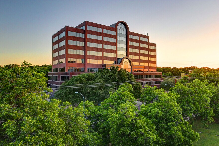 More Photos Of 811 Barton Springs Rd, Austin Office For Lease