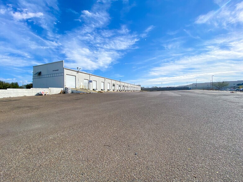 More Photos Of 801 Hallmark Dr, Laredo Warehouse For Lease
