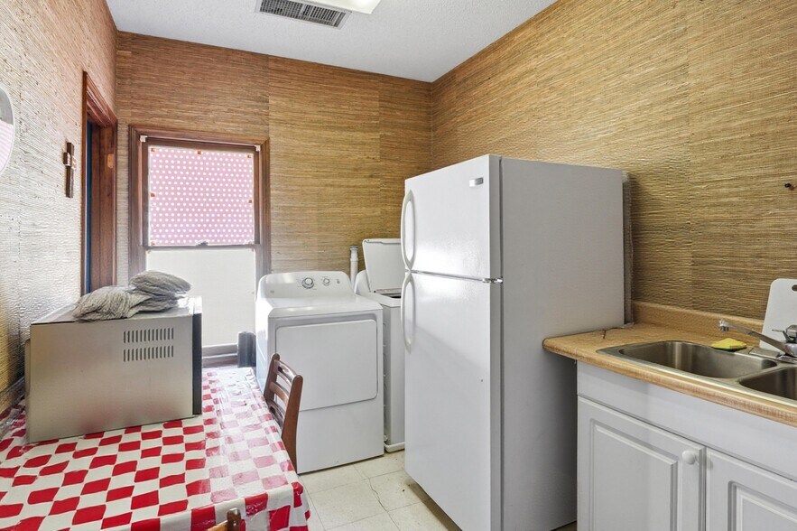 More Photos Of 5808 Monroe Rd, Charlotte Office For Sale