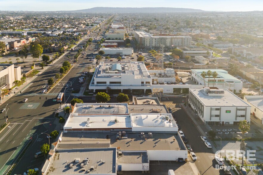 More Photos Of 12341 Hawthorne Blvd, Hawthorne Storefront For Sale