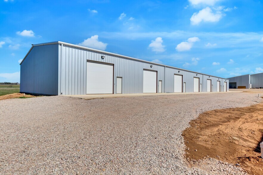 More Photos Of 343 Miracle Mile, Stonewall Warehouse For Lease