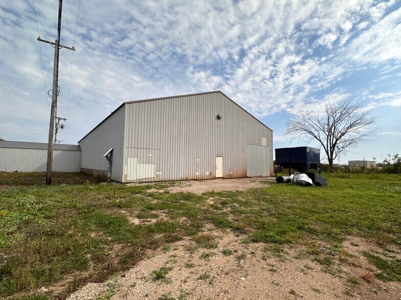 More Photos Of 3945 S Blue Star Dr, Traverse City Service For Lease
