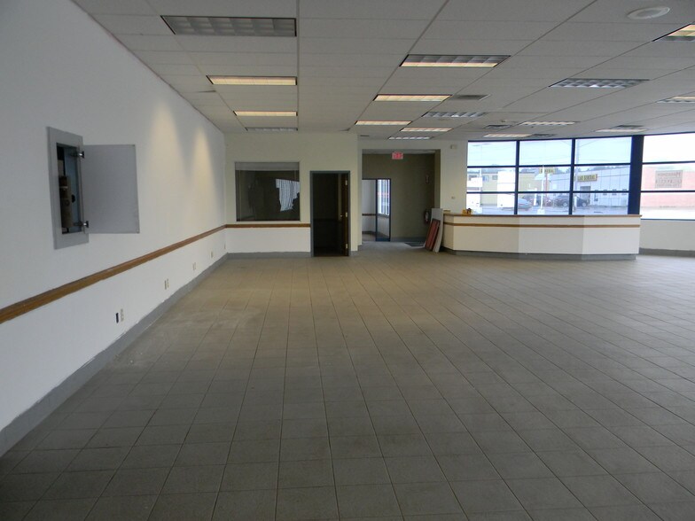 More Photos Of 1212 Abbott Rd, Buffalo Auto Dealership For Lease