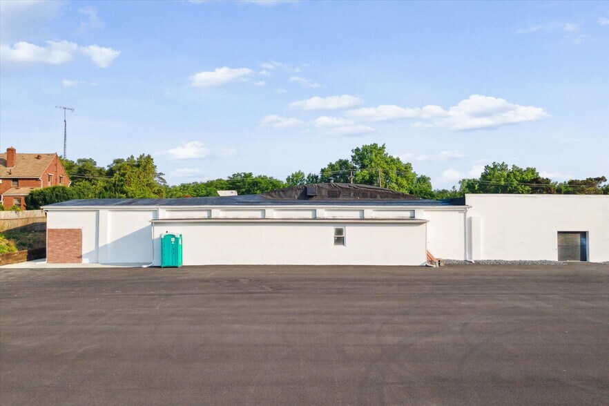 More Photos Of 969 Dixie Hwy, Rossford Freestanding For Sale