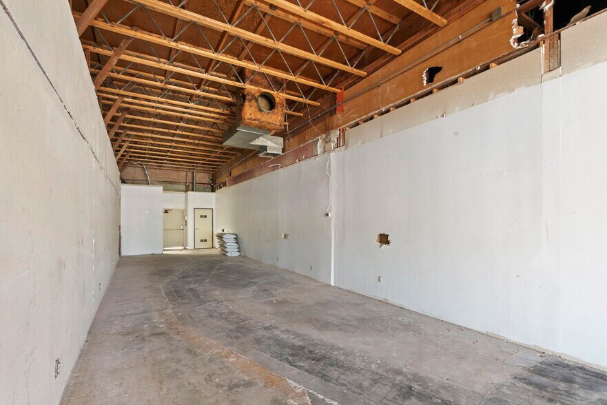 More Photos Of 950-1086 E Avienda Dlos Arboles, Thousand Oaks Unknown For Lease