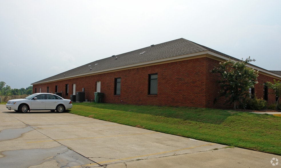 More Photos Of 4770 Woodmere Blvd, Montgomery Office For Lease