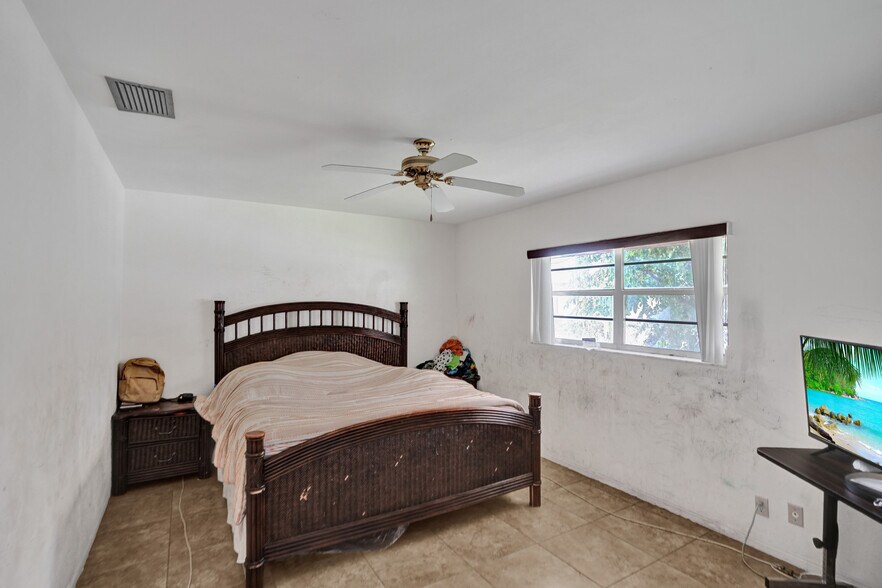 More Photos Of 5706-5708 Lincoln St, Hollywood Multifamily For Sale