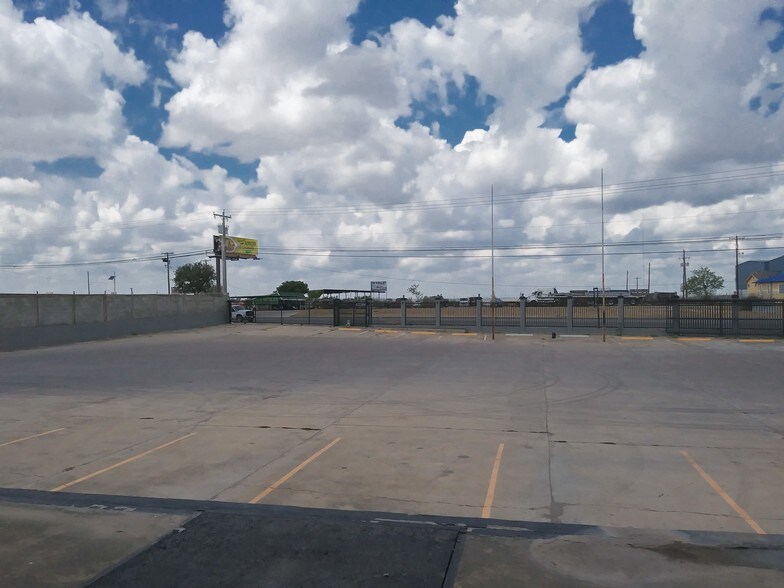 More Photos Of 5941 State Highway 359, Laredo Warehouse For Lease