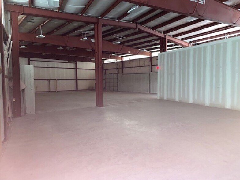 More Photos Of 92 Londonderry Tpke, Manchester Storefront Retail Office For Lease