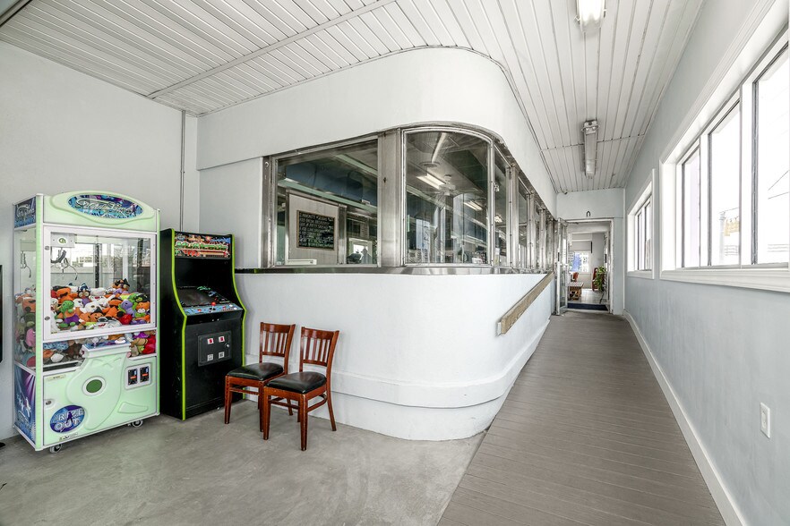 More Photos Of 100 E Fort Macon Rd, Atlantic Beach Restaurant For Sale