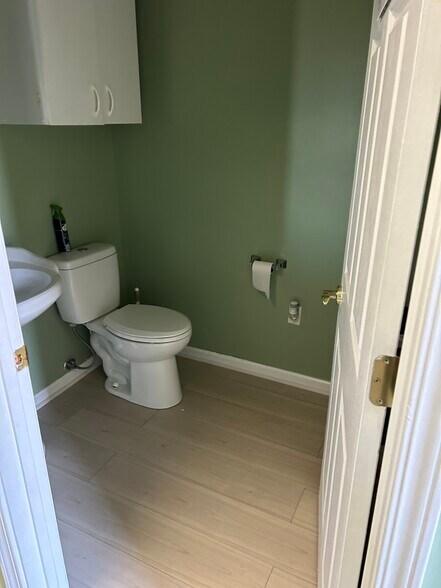 More Photos Of 111 Industrial Way SW, Cleveland Flex For Sale
