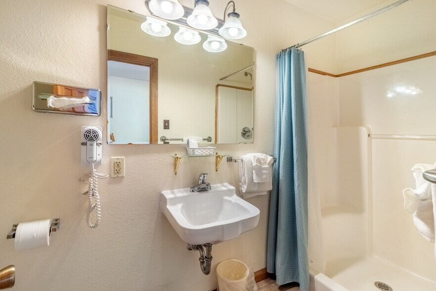 More Photos Of 221 Byers Ave, Hot Sulphur Springs Hotel For Sale