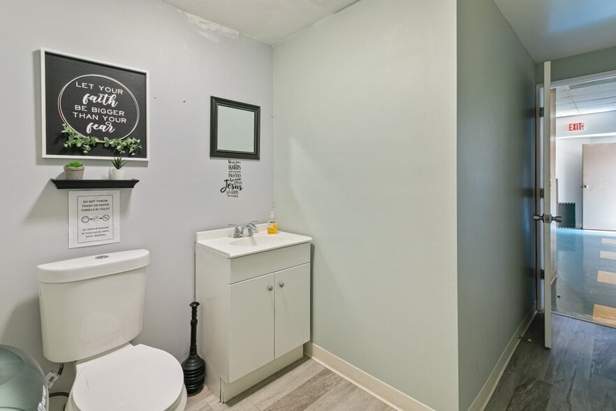 More Photos Of 6701 Beach Blvd, Jacksonville Freestanding For Lease