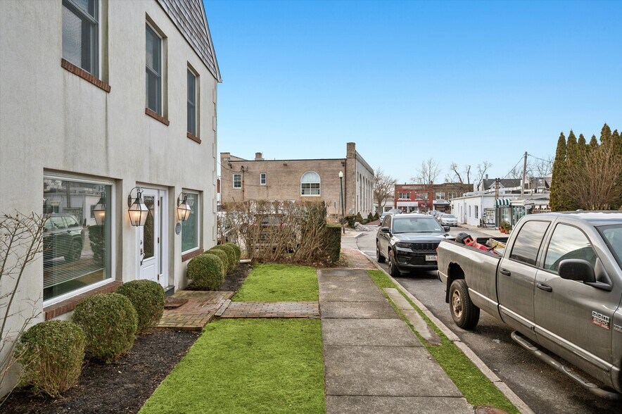 More Photos Of 28 Cameron St, Southampton Freestanding For Sale