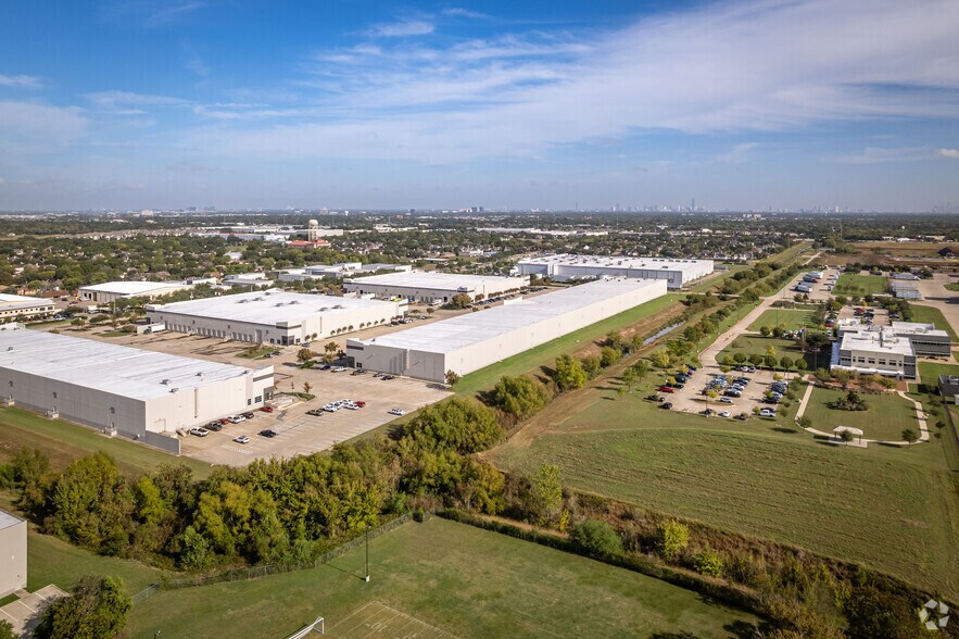 More Photos Of 13323 S Gessner Rd, Missouri City Warehouse For Lease