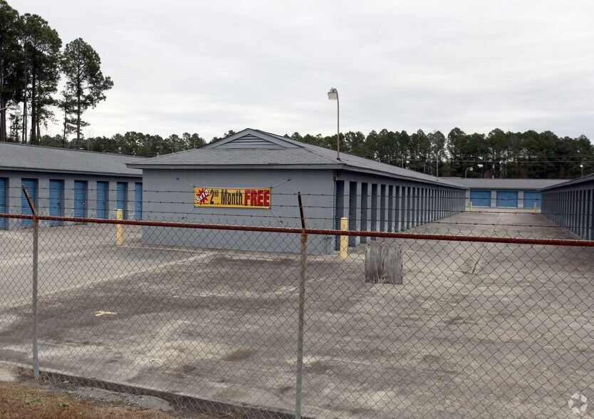 More Photos Of 212 Center St, Jacksonville Self Storage For Lease