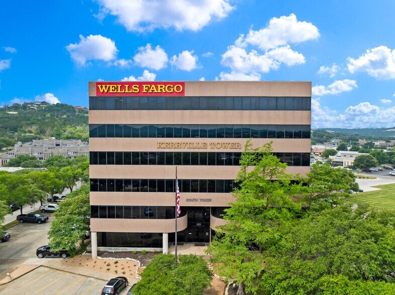 More Photos Of 222 S Sidney Baker St, Kerrville Office For Sale