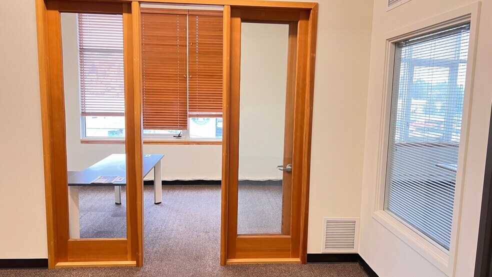 More Photos Of 3450 16th Ave W, Seattle Light Manufacturing For Lease