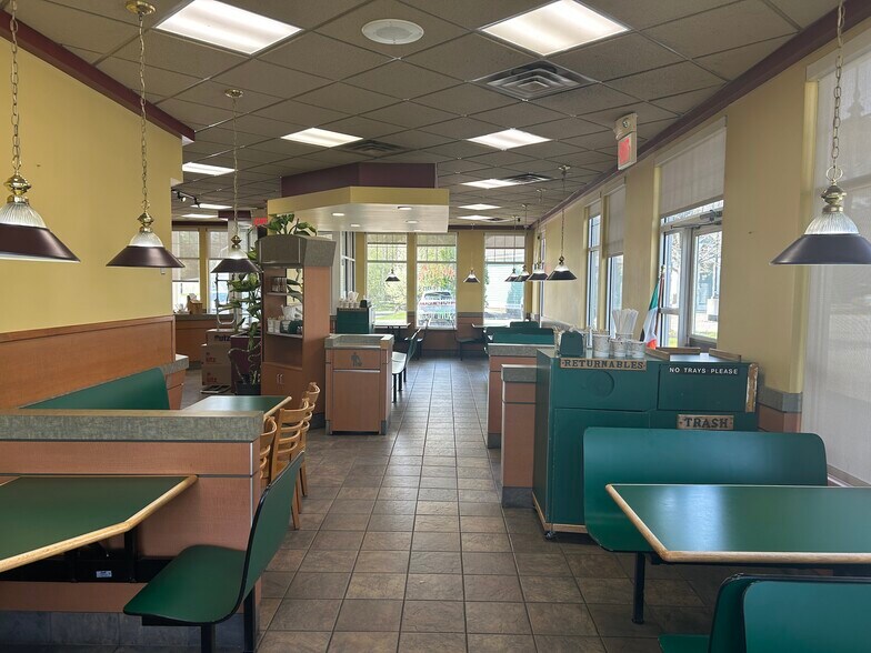 More Photos Of 5 Horton Pl, Topsham Restaurant For Lease