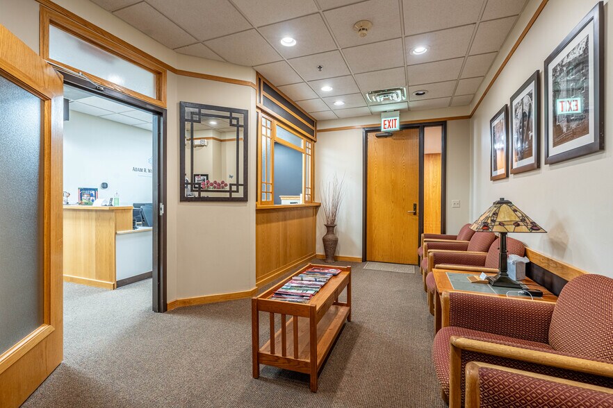 More Photos Of 950 N York Rd, Hinsdale Medical For Sale