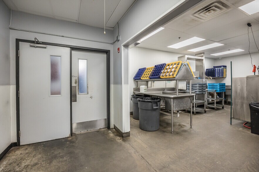 More Photos Of 7609 Hillside Rd, Amarillo Freestanding For Lease