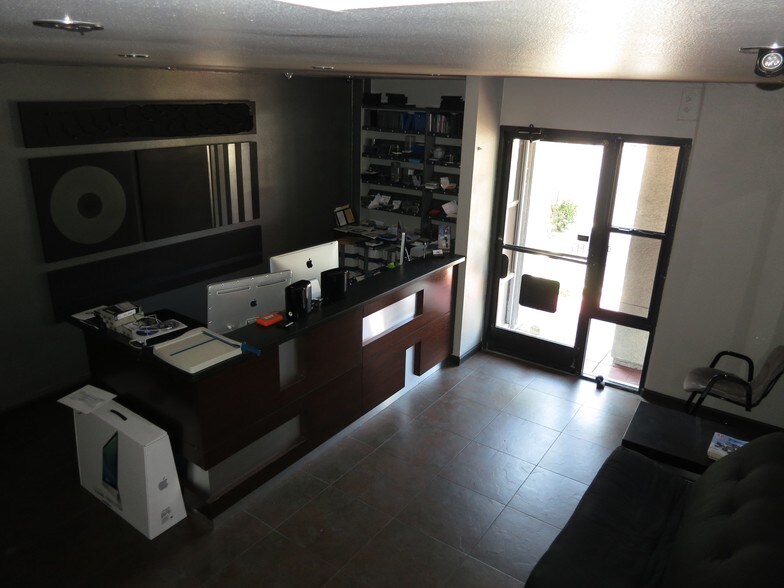 More Photos Of 711 W 17th St, Costa Mesa Research And Development For Sale