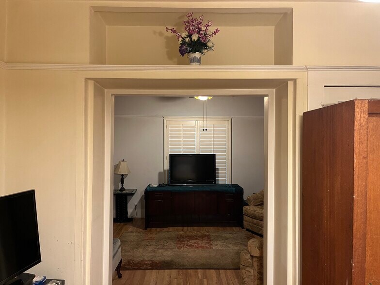 More Photos Of 5237 Lexington Ave, Los Angeles Apartments For Sale