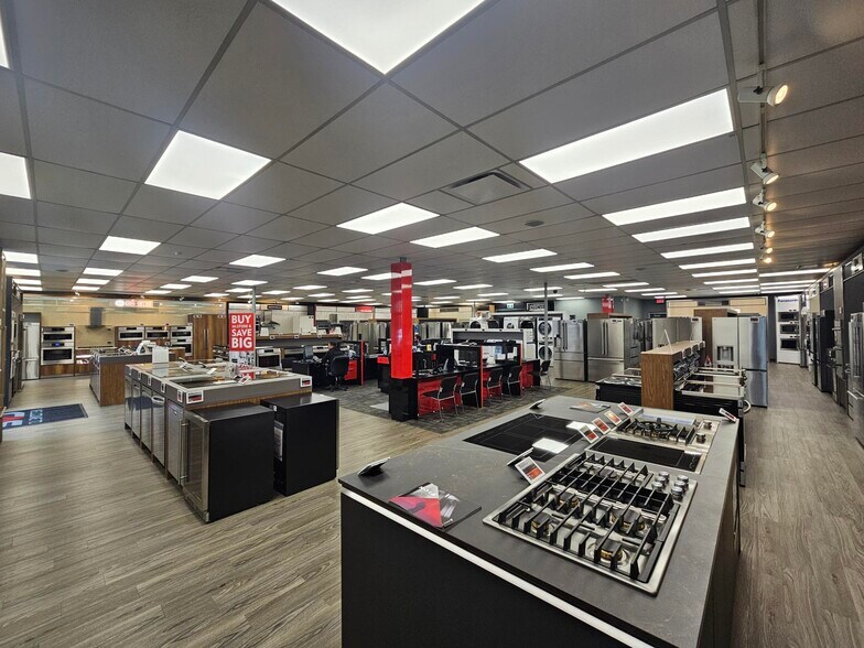 More Photos Of 7637 Edmonds St, Burnaby Storefront Retail Office For Lease