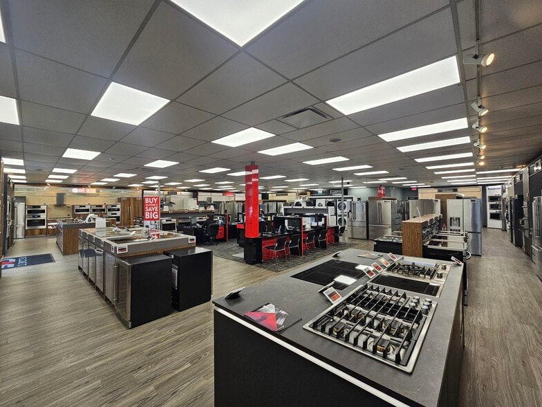 More Photos Of 7637 Edmonds St, Burnaby Storefront Retail Office For Lease