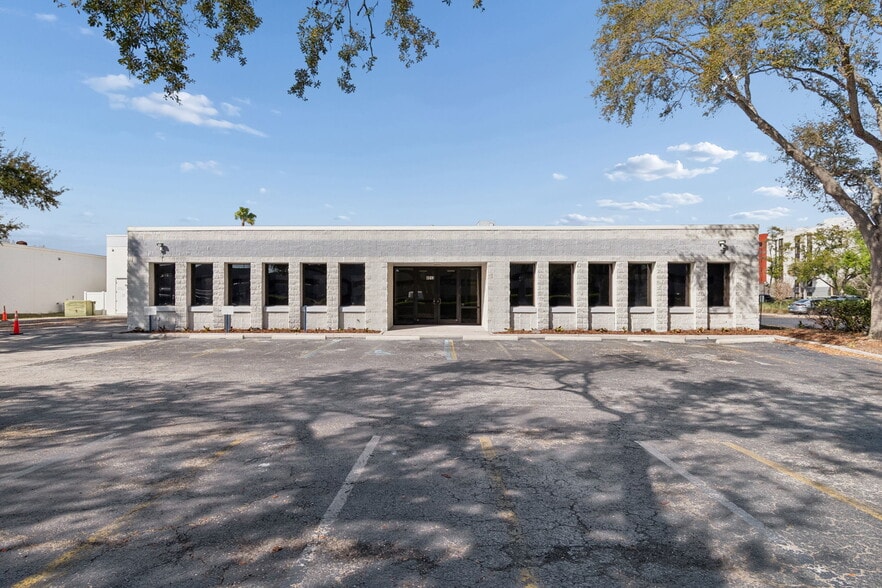 More Photos Of 4913 W Laurel St, Tampa Light Distribution For Lease