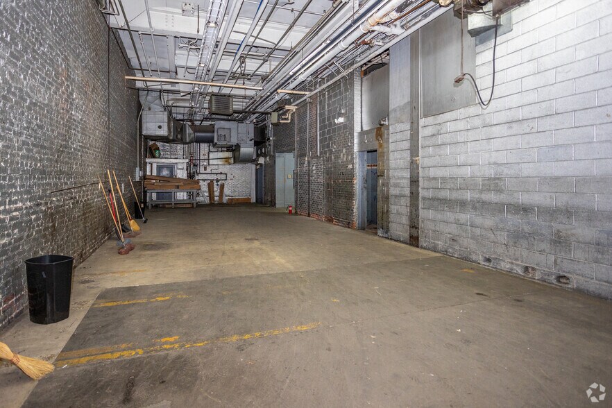 More Photos Of 204-208 W Main St, Johnson City Light Manufacturing For Sale