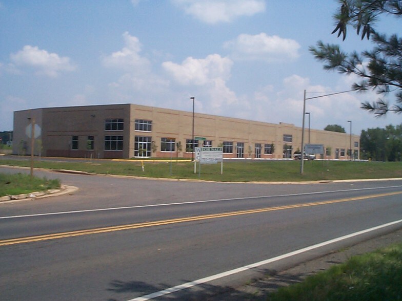 More Photos Of 12061-12109 Cadet Ct, Manassas Research And Development For Lease