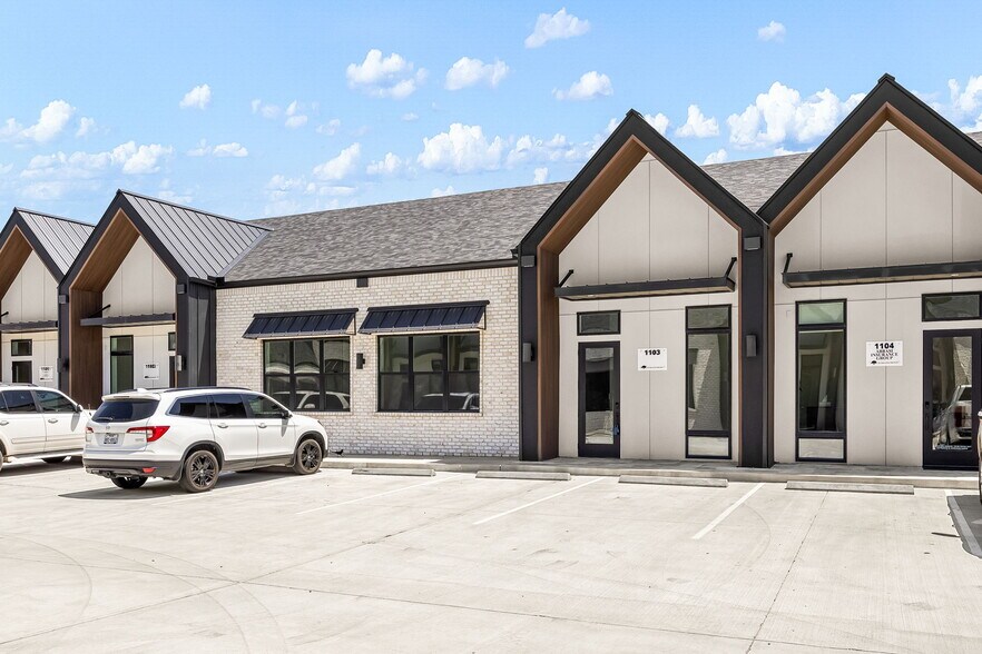 More Photos Of 1325 Main Street, Katy Medical For Sale