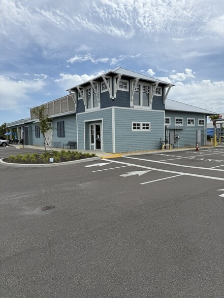 More Photos Of 335 Beachfront Dr, Saint Johns Freestanding For Lease