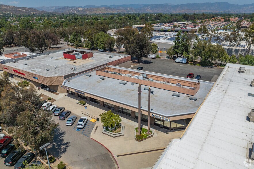 More Photos Of 2811-2819 Cochran St, Simi Valley Storefront For Lease