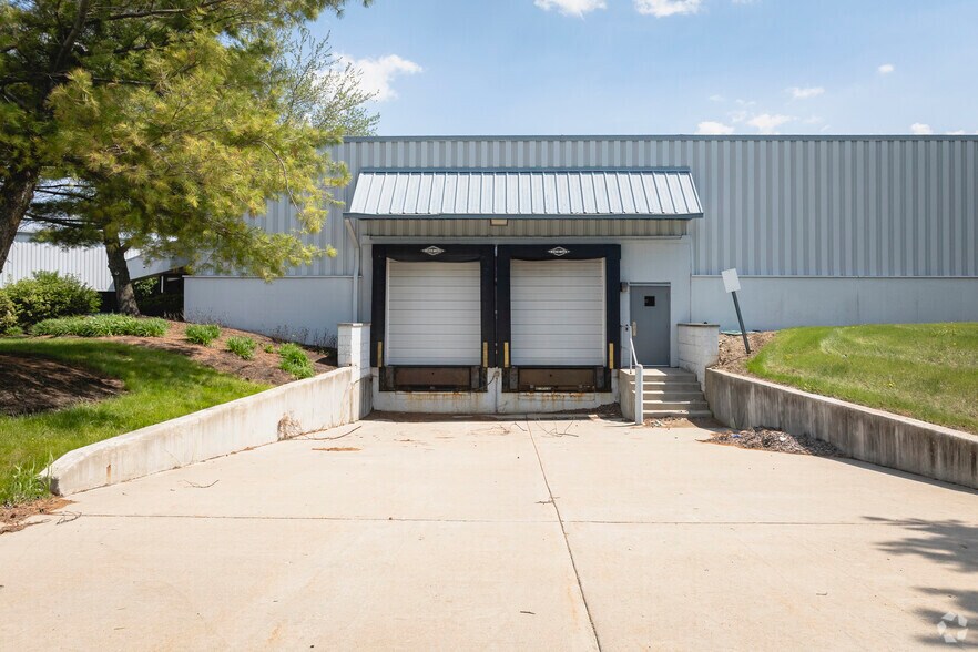 More Photos Of 5130 Executive Blvd, Fort Wayne Light Distribution For Lease