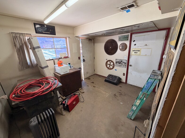 More Photos Of 1715 N Poplar St, Leadville Auto Repair For Sale