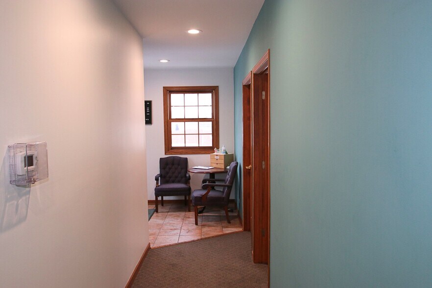 More Photos Of 34 W Grand Ave, Fox Lake Loft Creative Space For Lease