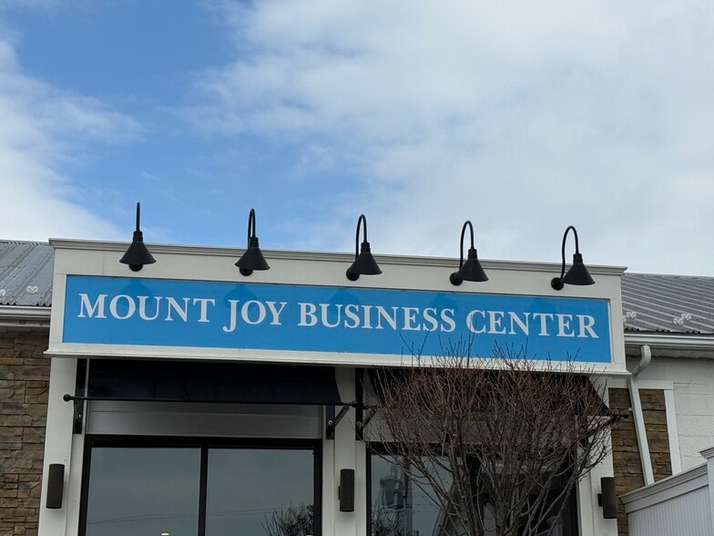 More Photos Of 955 W Main St, Mount Joy Storefront Retail Office For Lease