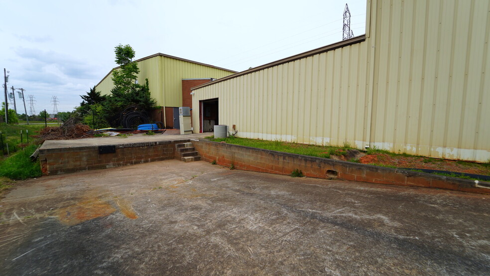 More Photos Of 662 Angus Ct, Rural Hall Light Distribution For Lease