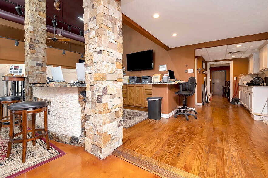 More Photos Of 7716 Davis Blvd, North Richland Hills Storefront For Lease