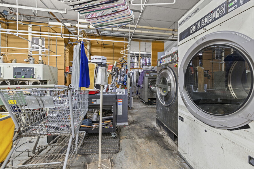 More Photos Of 16036 W 7 Mile Rd, Detroit Storefront For Sale
