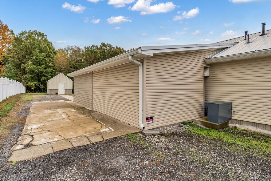 More Photos Of 4842 Highway 100, Lyles Restaurant For Lease