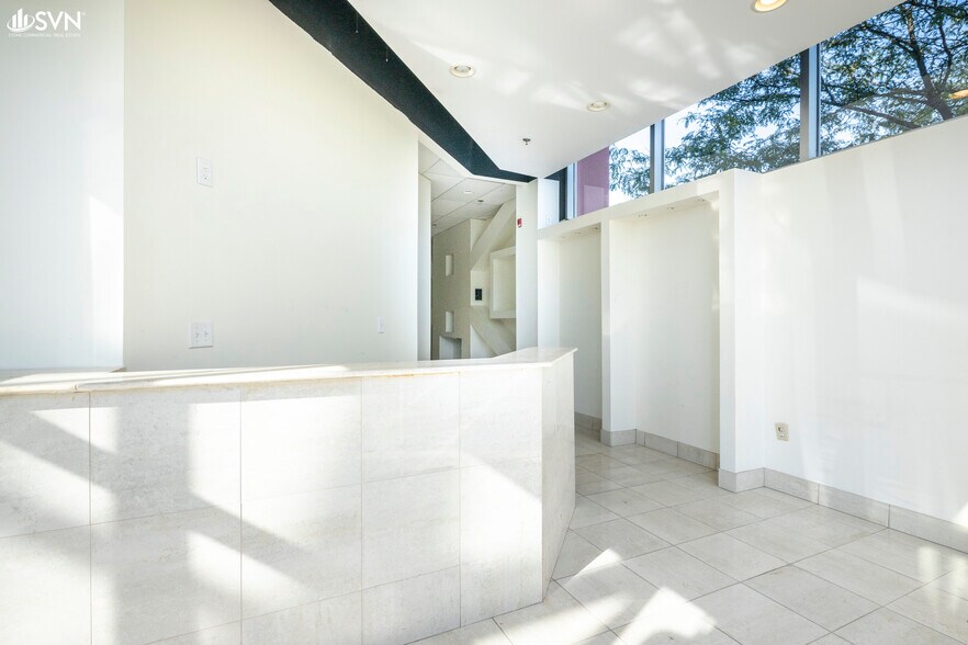 More Photos Of 1028-1030 Wellington Way, Lexington Health Club For Lease