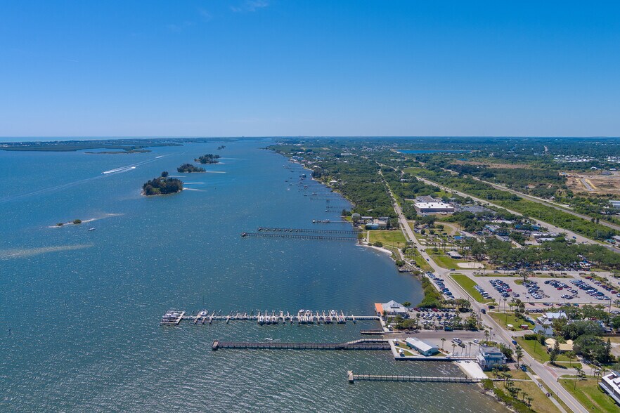 More Photos Of 806 Indian River Dr, Sebastian Marina For Sale