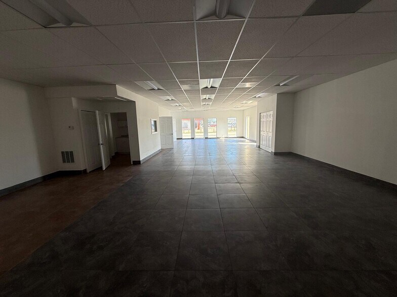 More Photos Of 2578 Fowler St, Fort Myers Freestanding For Lease